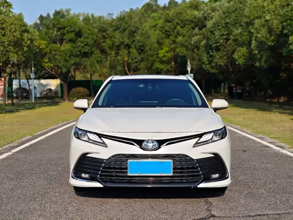 Toyota Camry — фото 9