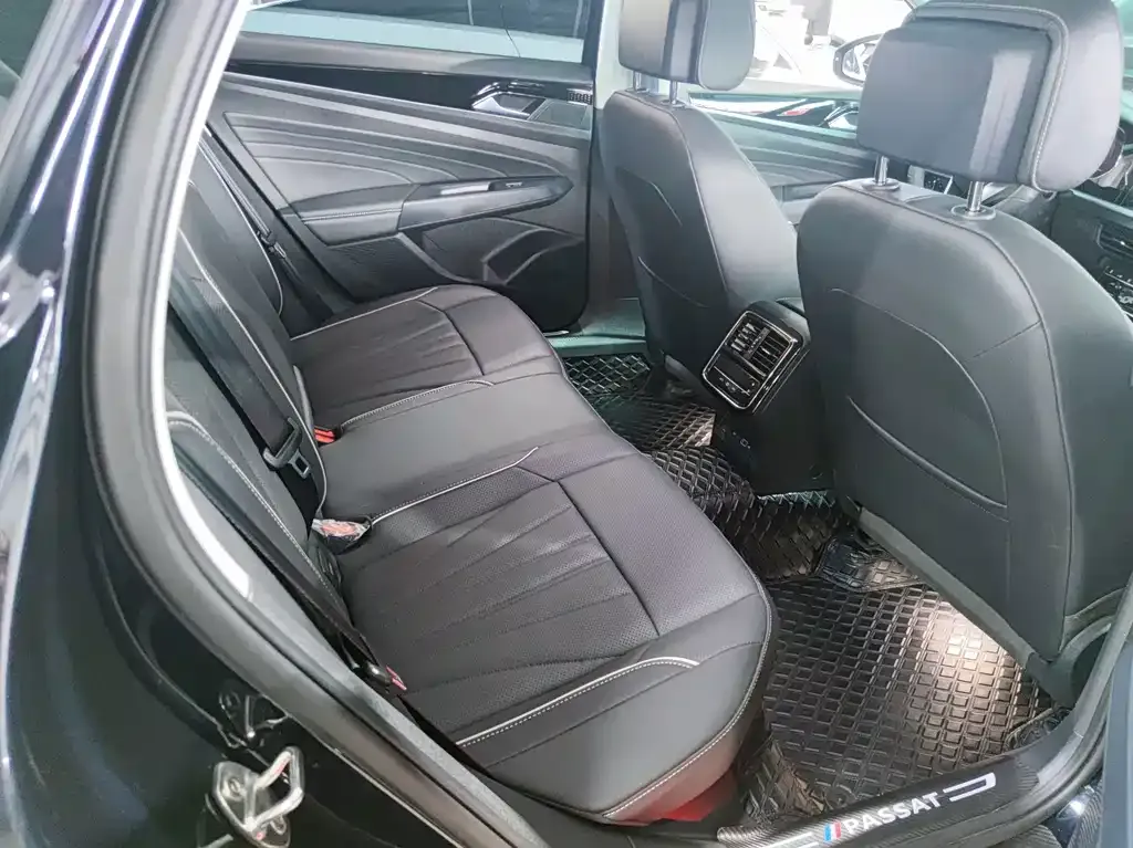 Volkswagen Passat — фото 9