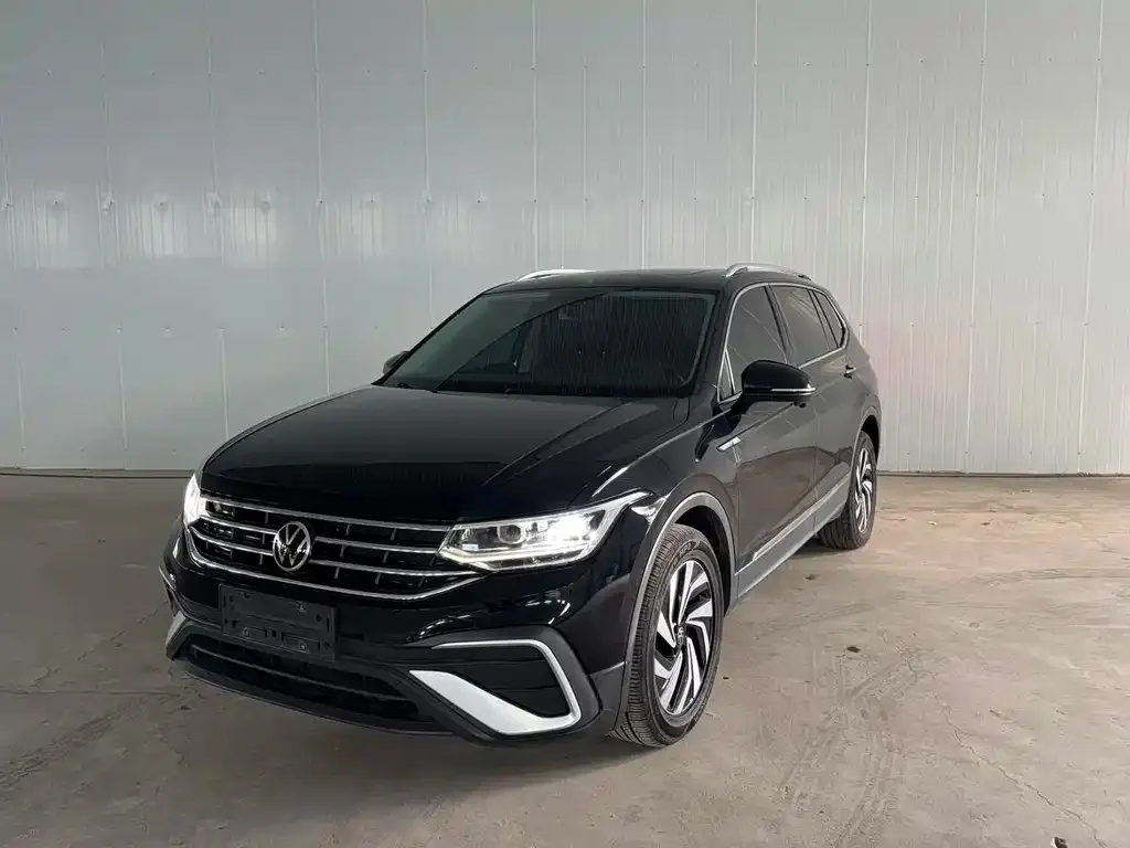 Volkswagen Tiguan L — фото 1