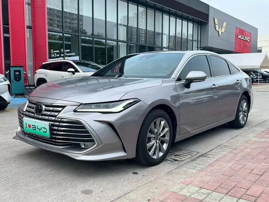 Toyota Avalon — фото 1