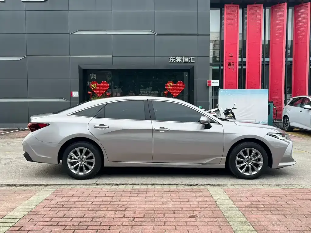 Toyota Avalon — фото 2