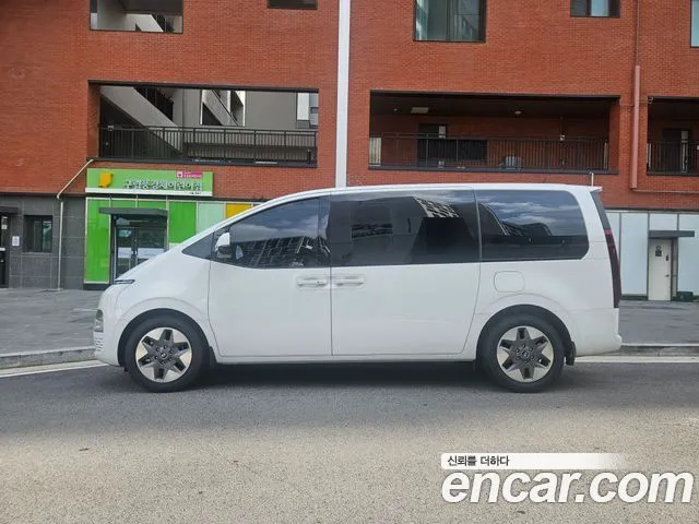Hyundai Staria — фото 2