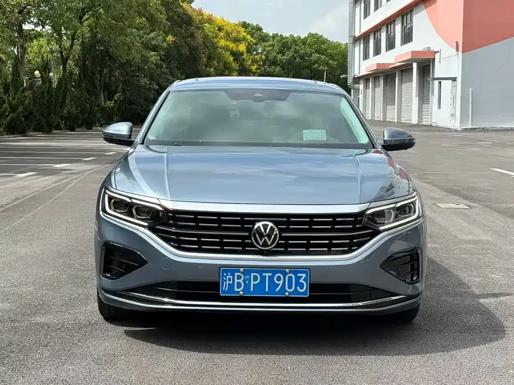 Volkswagen Passat — фото 1