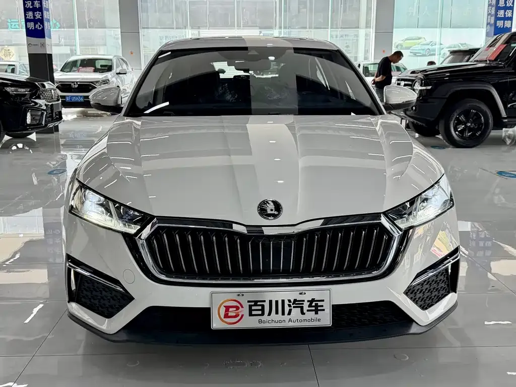Skoda Octavia — фото 2