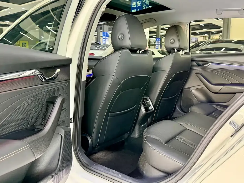 Skoda Octavia — фото 7