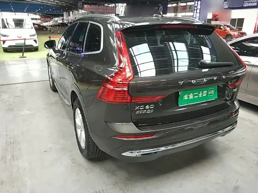 Volvo XC60 — фото 9