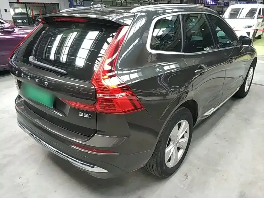Volvo XC60 — фото 8