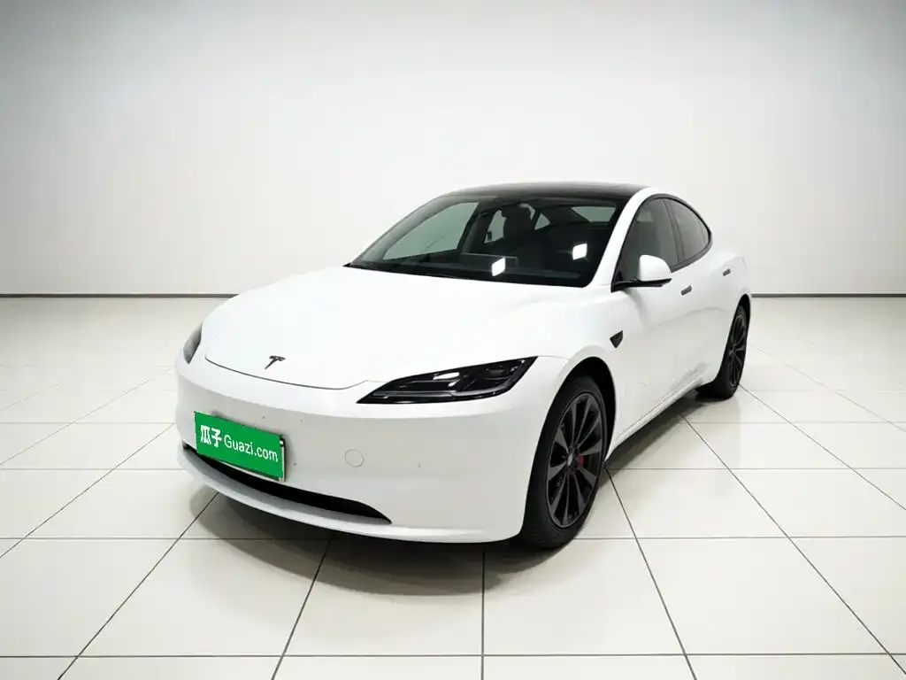 Tesla Model 3 — фото 1
