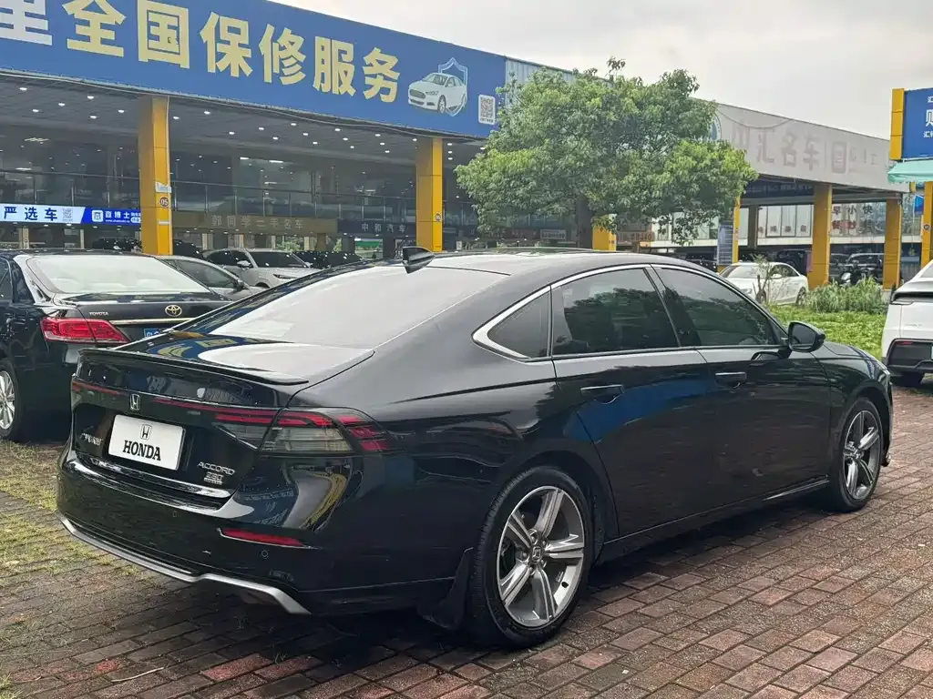 Honda Accord — фото 5