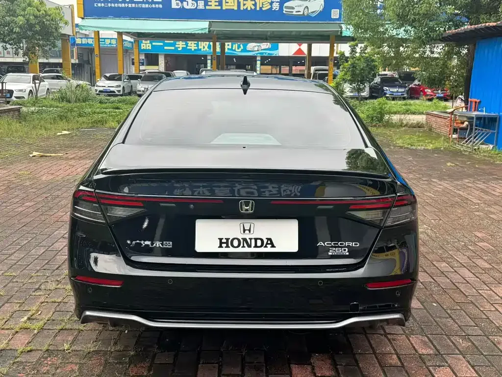 Honda Accord — фото 9