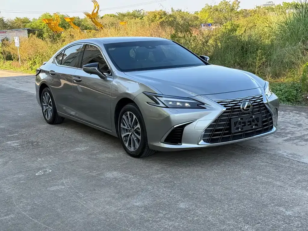 Lexus ES — фото 1