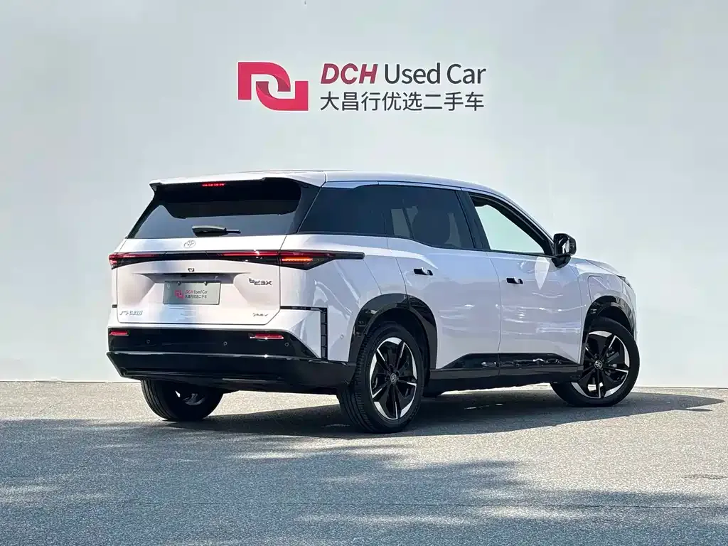 Toyota bZ3X — фото 10
