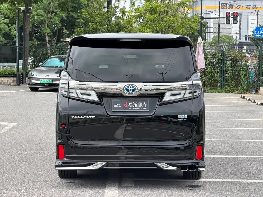 Toyota Vellfire — фото 3