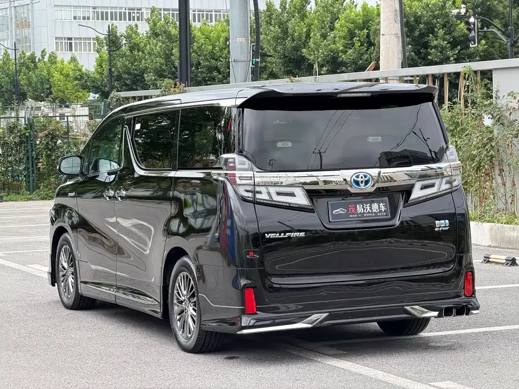 Toyota Vellfire — фото 2