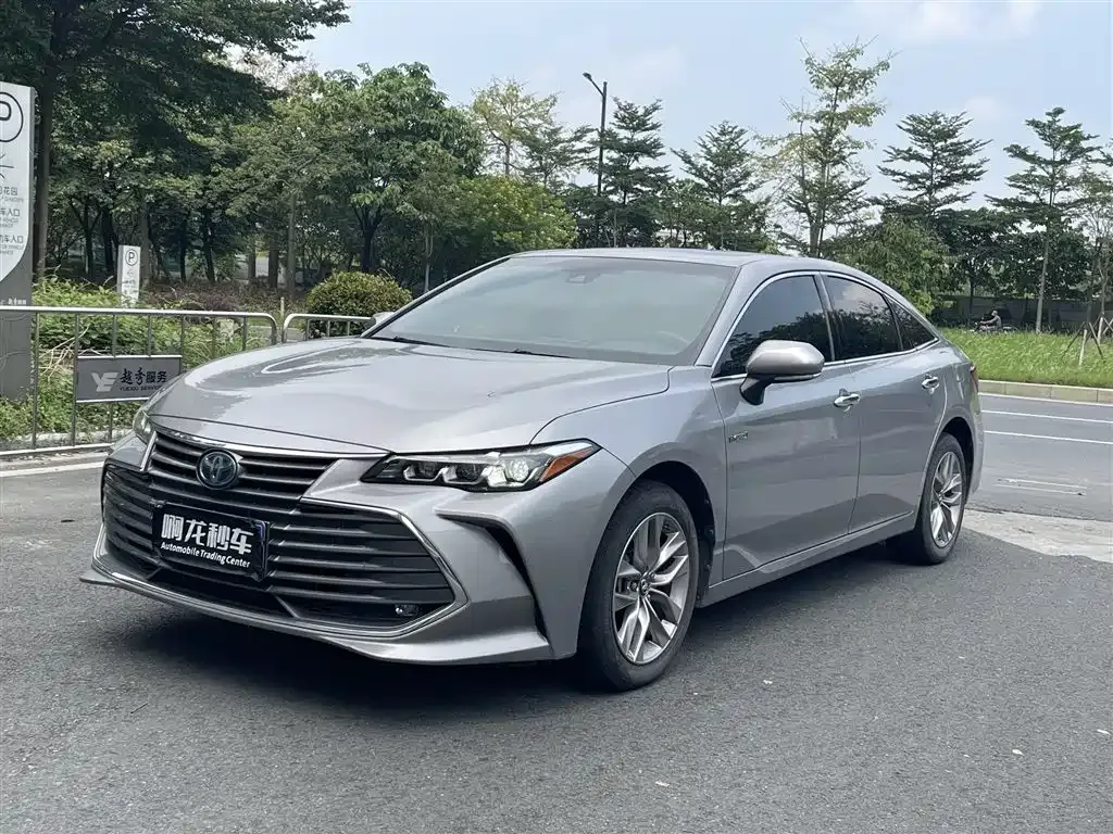 Toyota Avalon — фото 1