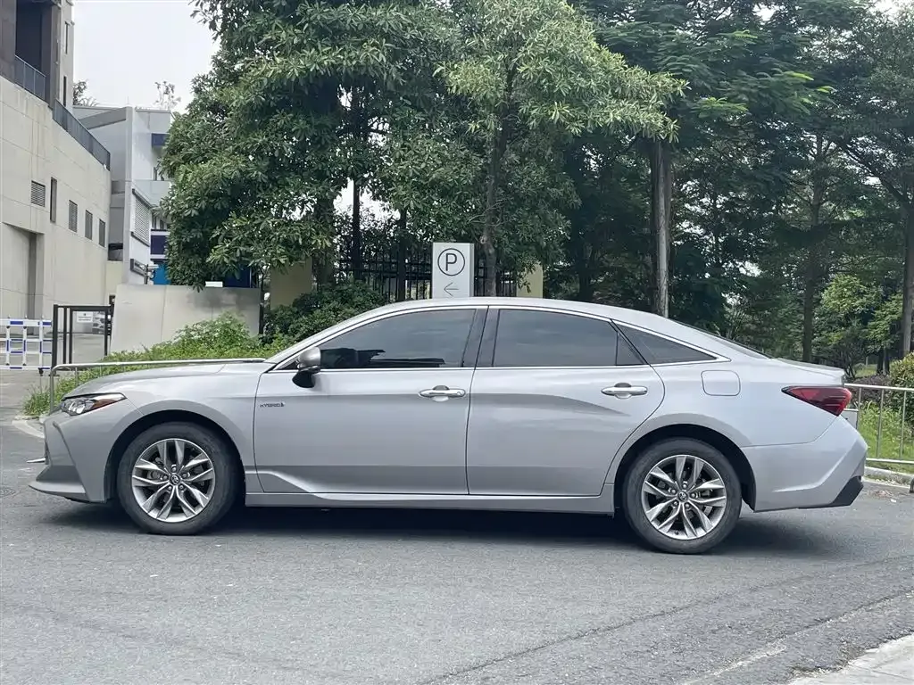 Toyota Avalon — фото 9