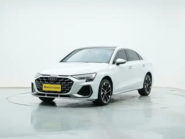 Audi A3 — фото 1