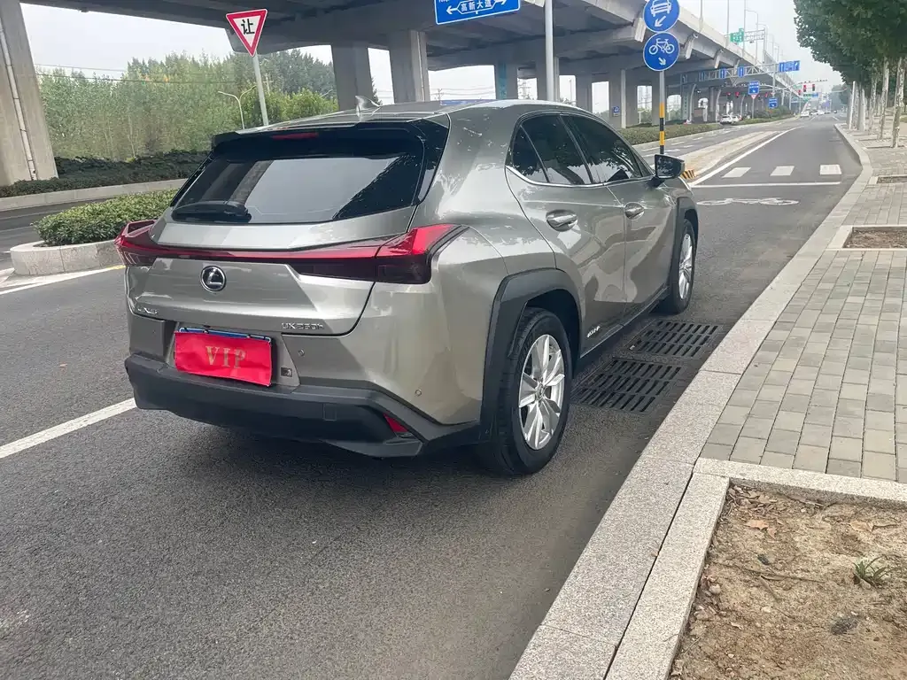 Lexus UX — фото 5