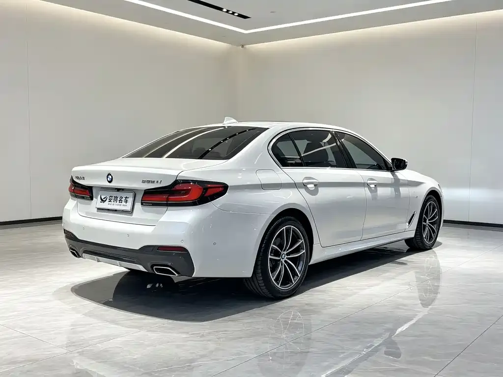 BMW 5 Series — фото 5
