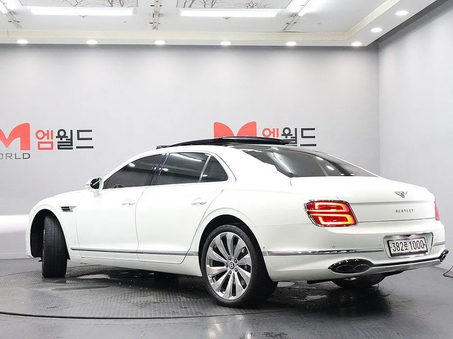 Bentley Flying Spur — фото 6