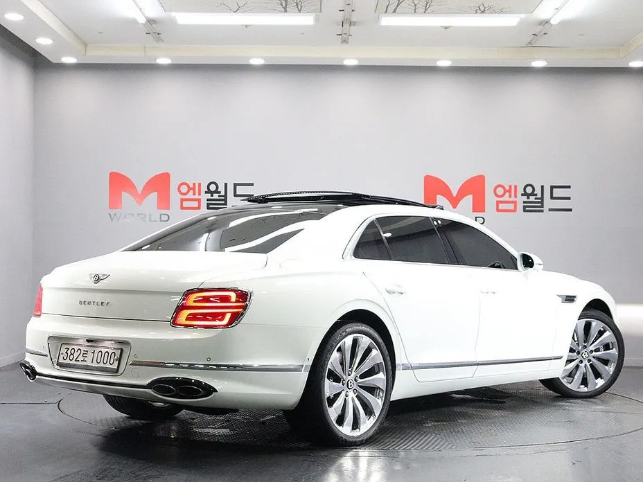 Bentley Flying Spur — фото 10
