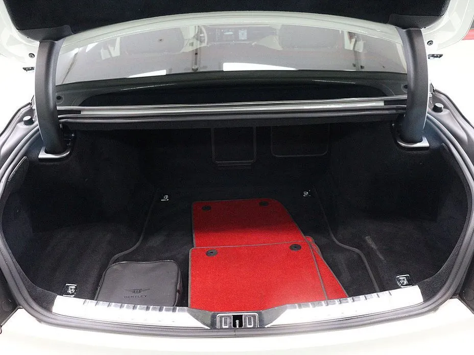 Bentley Flying Spur — фото 3