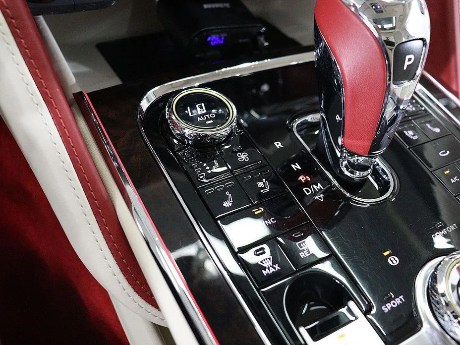 Bentley Flying Spur — фото 9