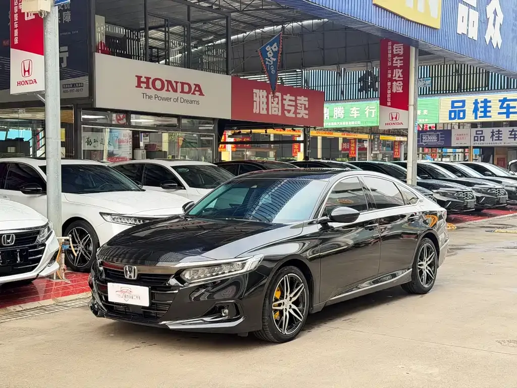Honda Accord — фото 1