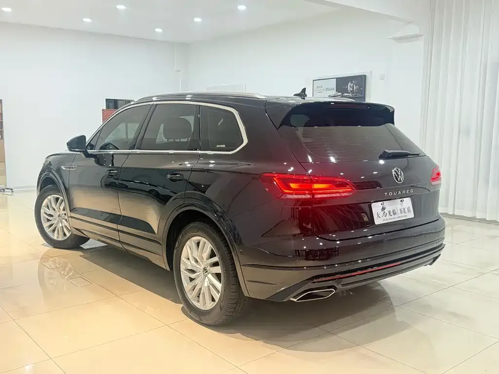 Volkswagen Touareg — фото 6