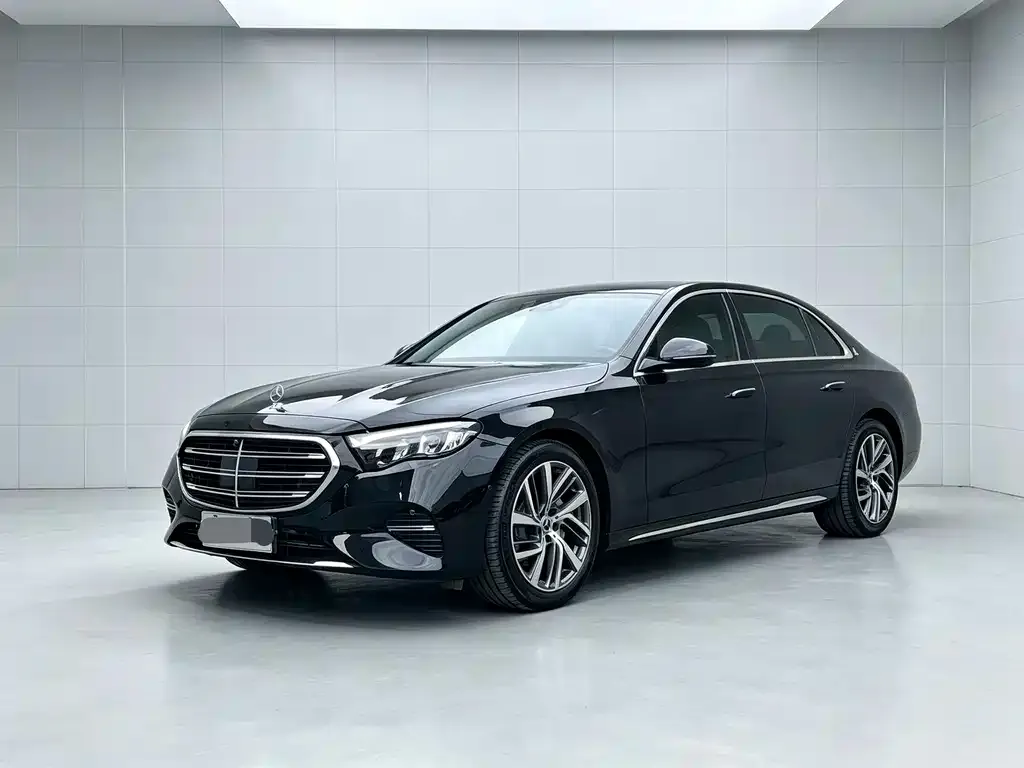 Mercedes-Benz E-Class — фото 1