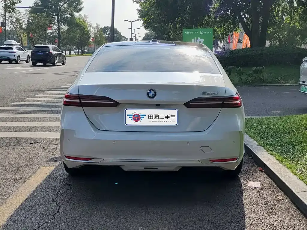 BMW 5 Series — фото 10