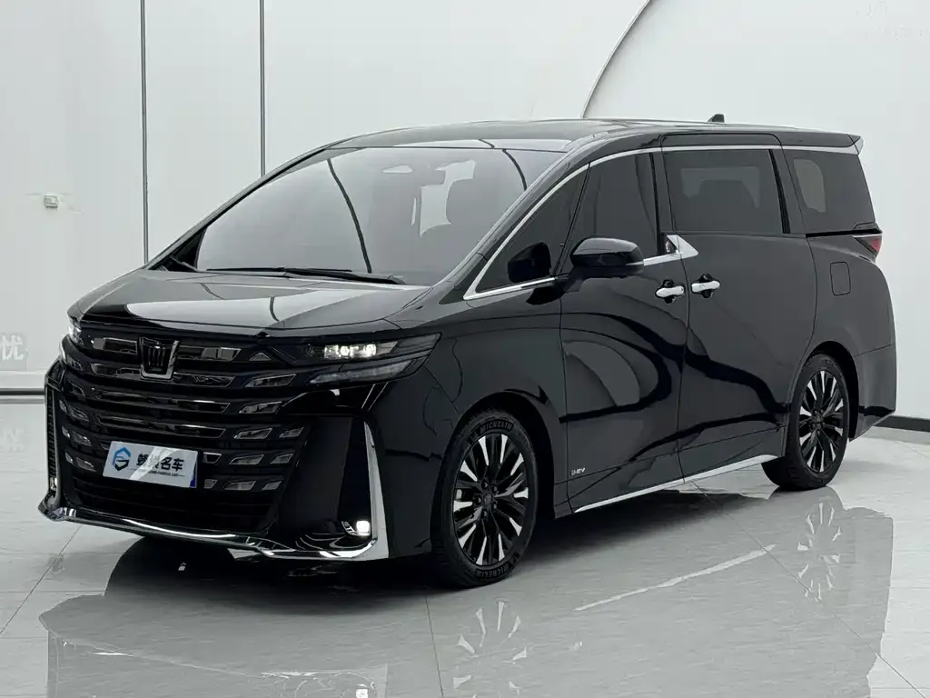 Toyota Vellfire — фото 1