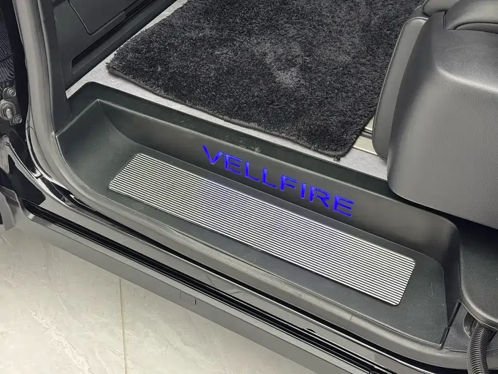 Toyota Vellfire — фото 8