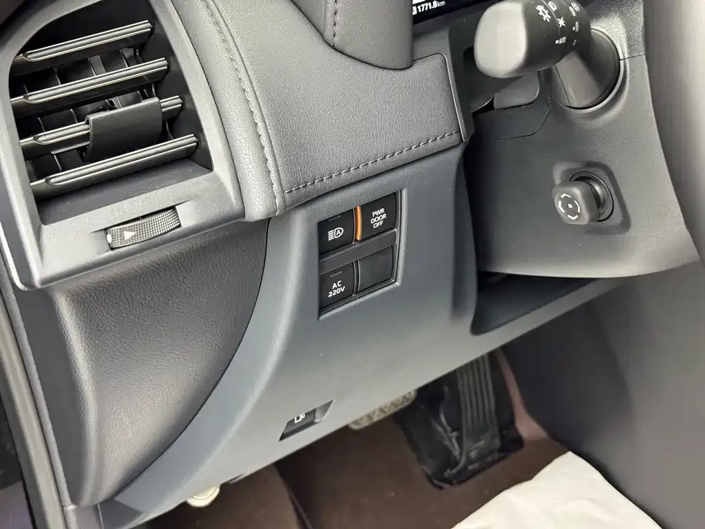 Toyota Vellfire — фото 2