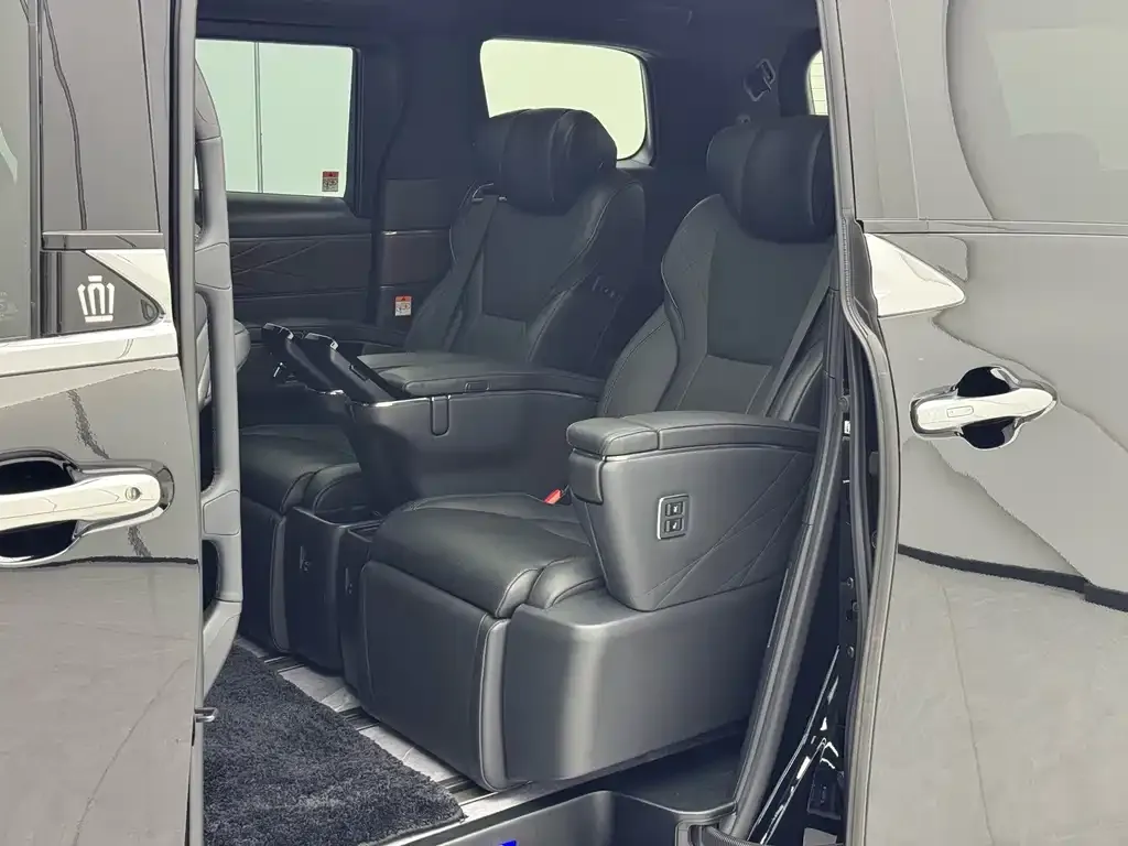 Toyota Vellfire — фото 9