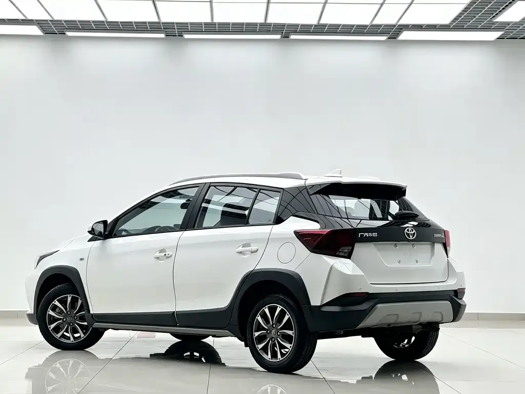 Toyota Yaris L — фото 3