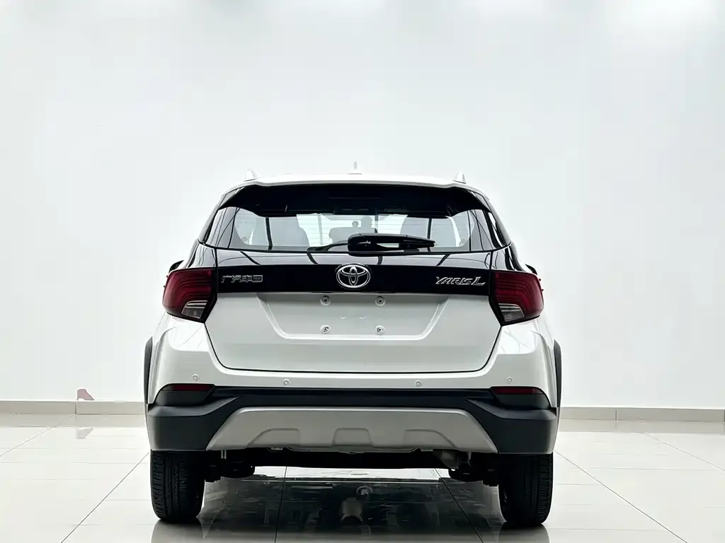 Toyota Yaris L — фото 9