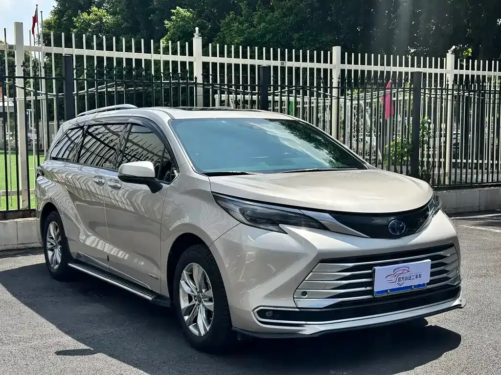 Toyota Sienna — фото 6