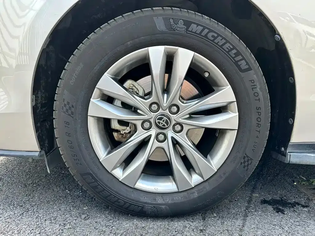 Toyota Sienna — фото 5