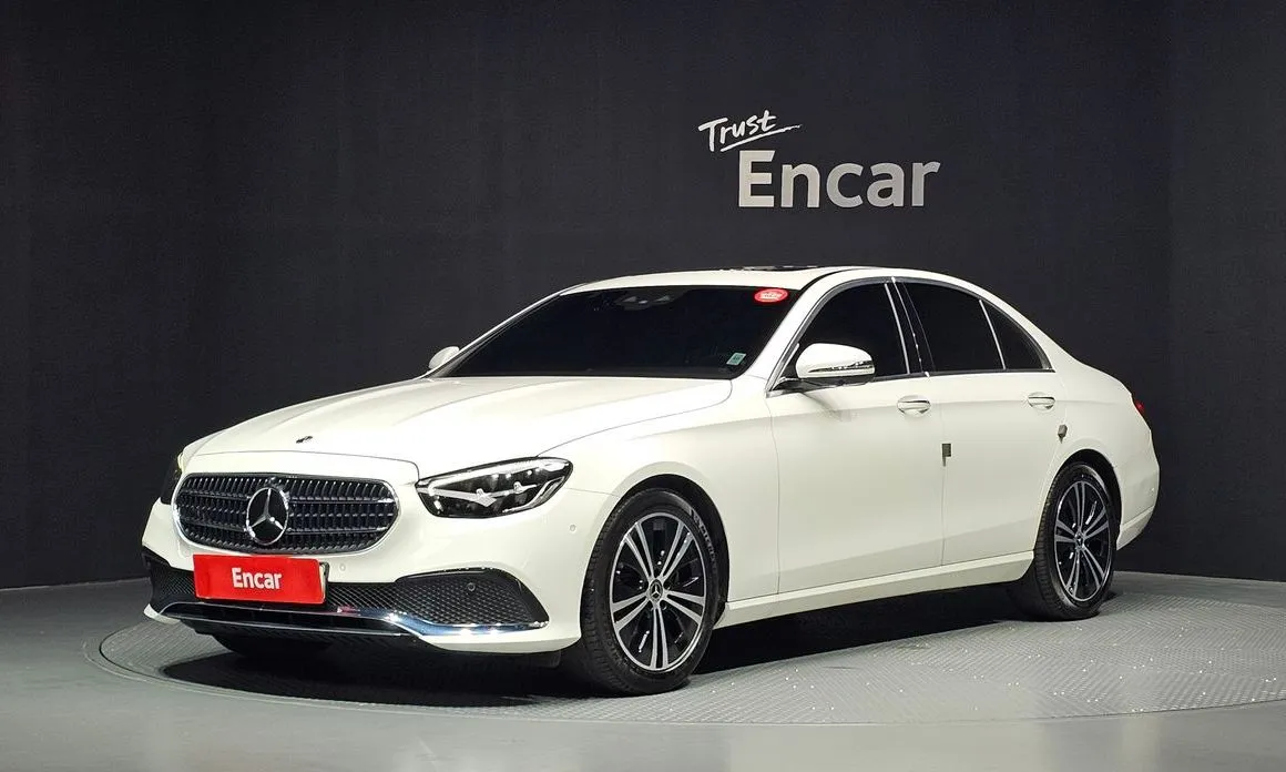 Mercedes-Benz E-Class — фото 1