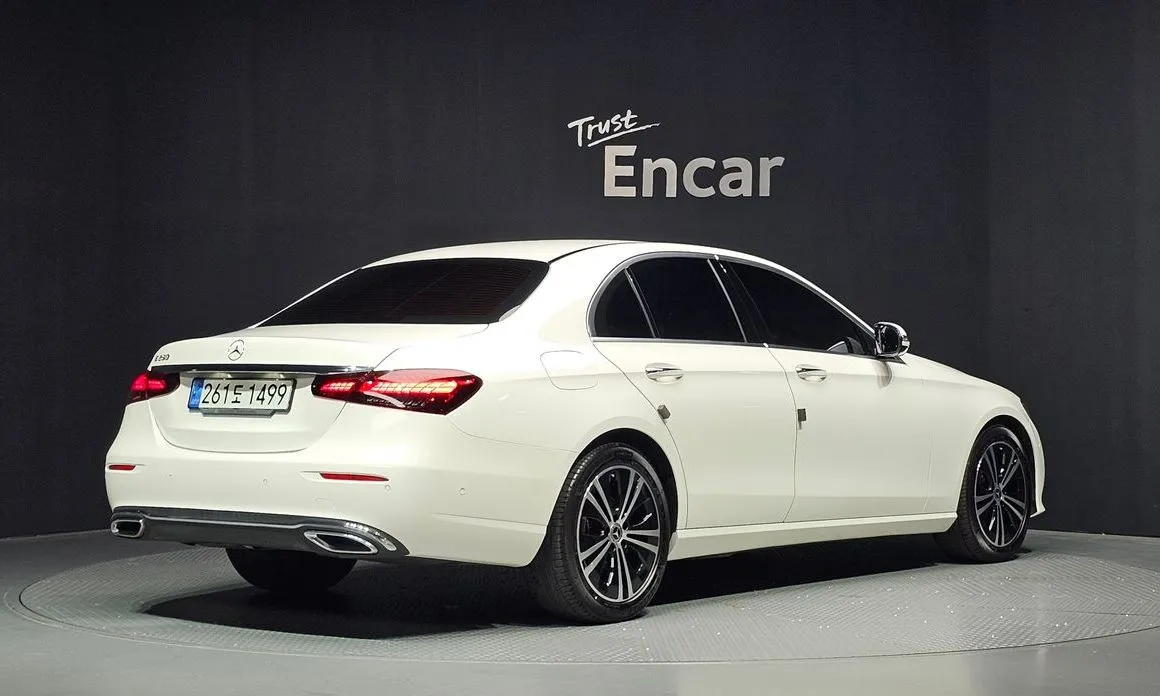 Mercedes-Benz E-Class — фото 5
