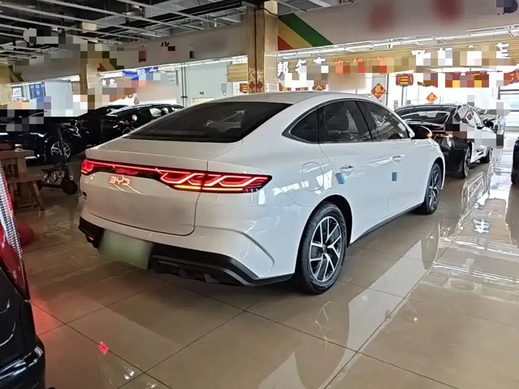 BYD Qin L — фото 9