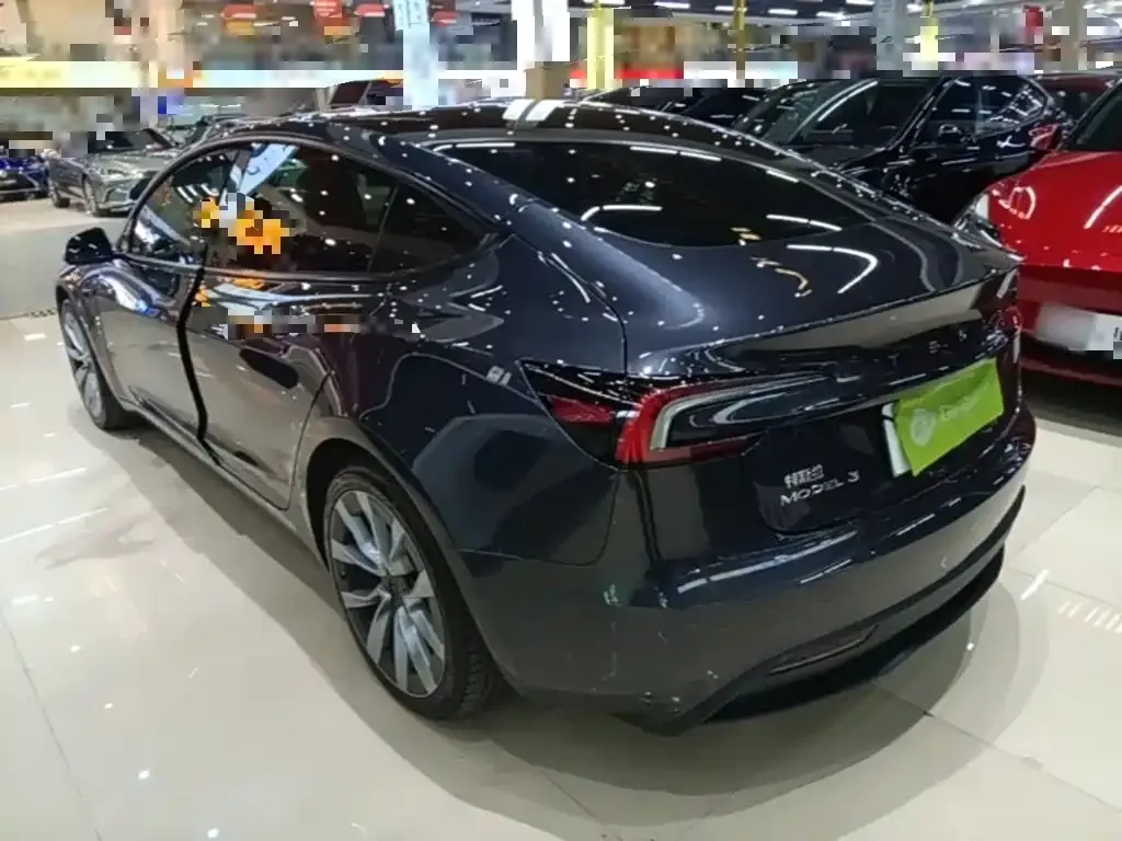 Tesla Model 3 — фото 10