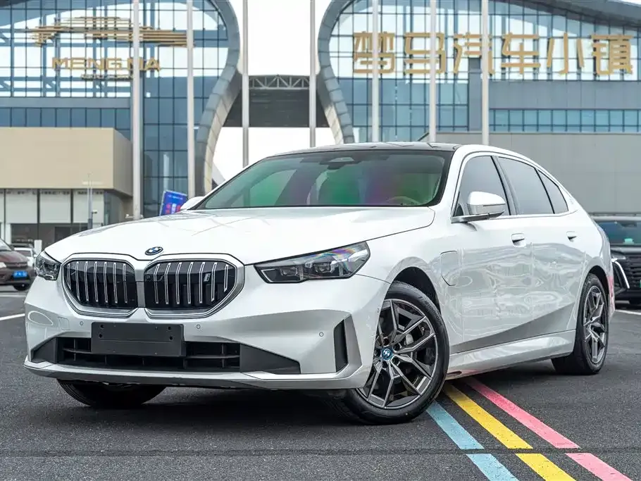 BMW i5 — фото 1