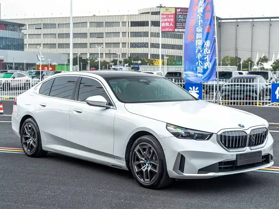 BMW i5 — фото 8