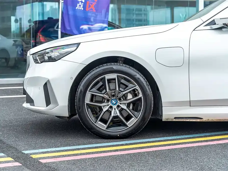 BMW i5 — фото 10
