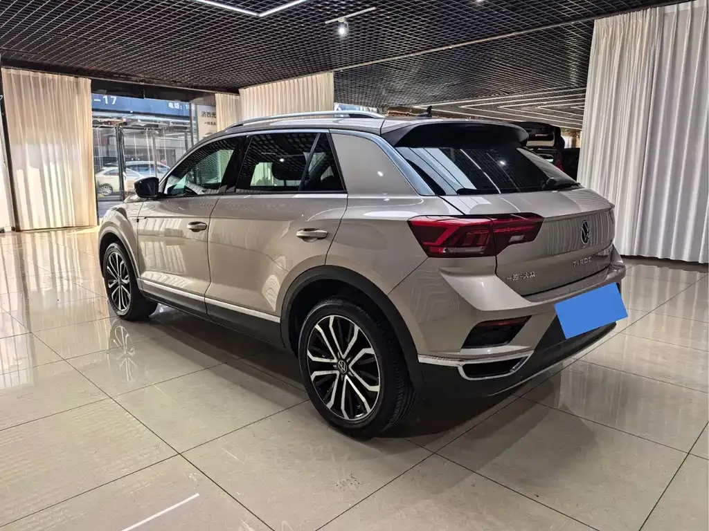 Volkswagen T-Roc — фото 10