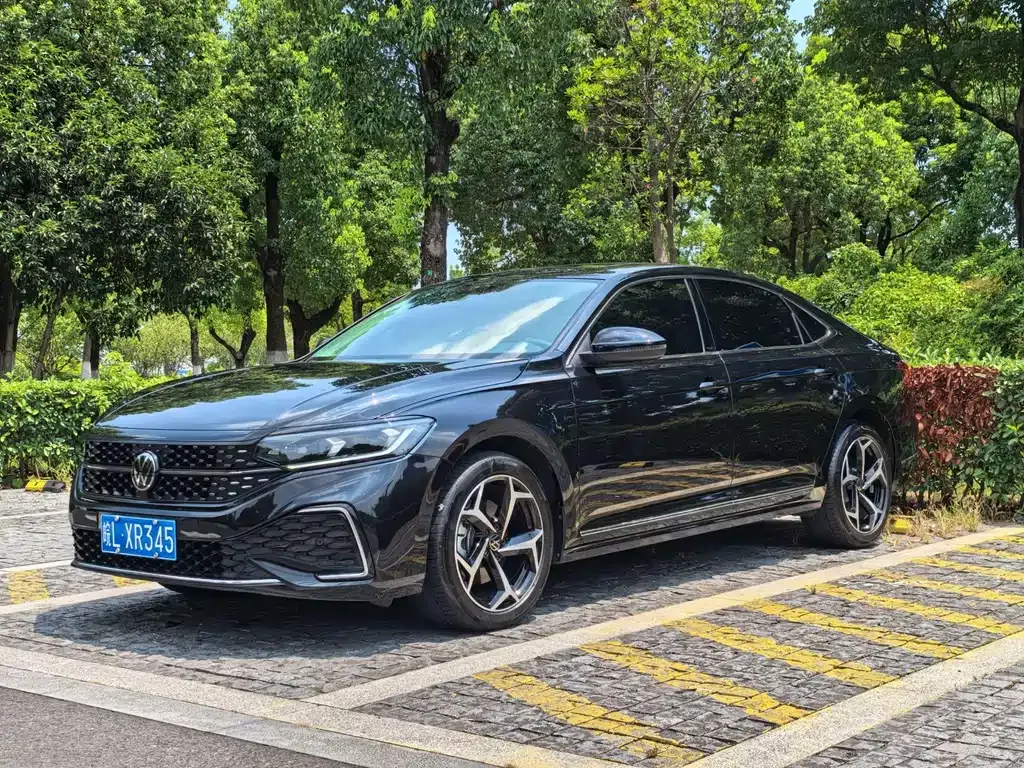 Volkswagen Passat — фото 1