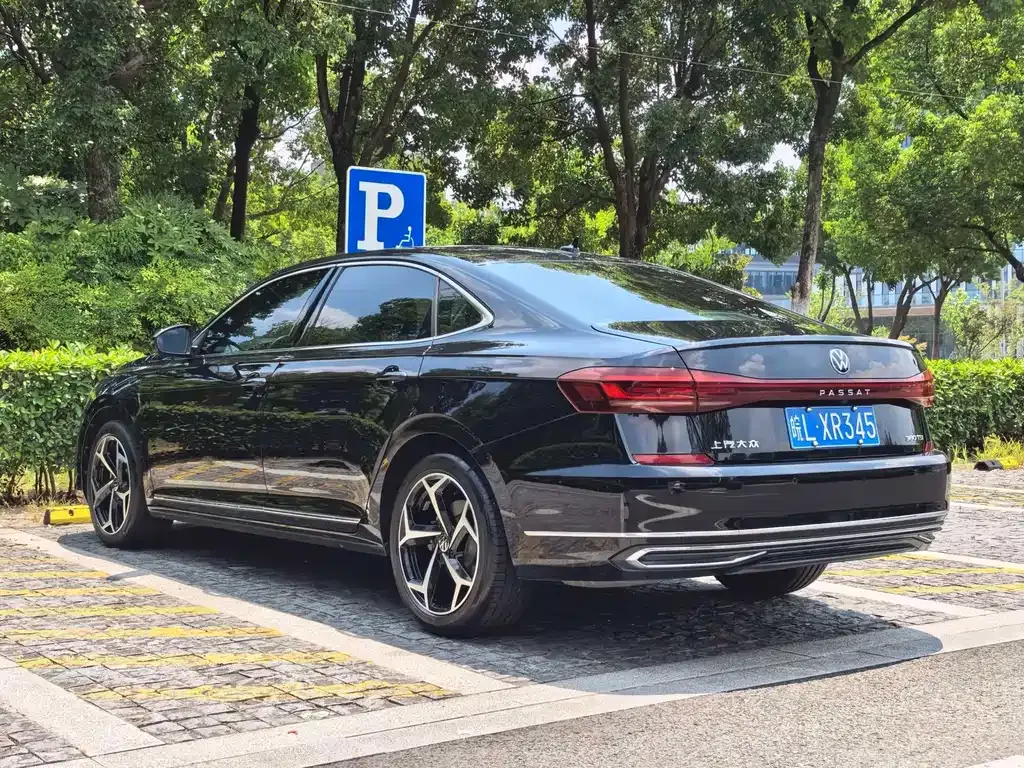 Volkswagen Passat — фото 8