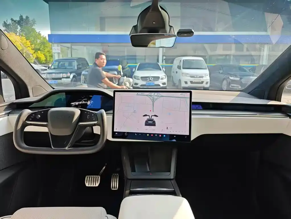 Tesla Model X — фото 7
